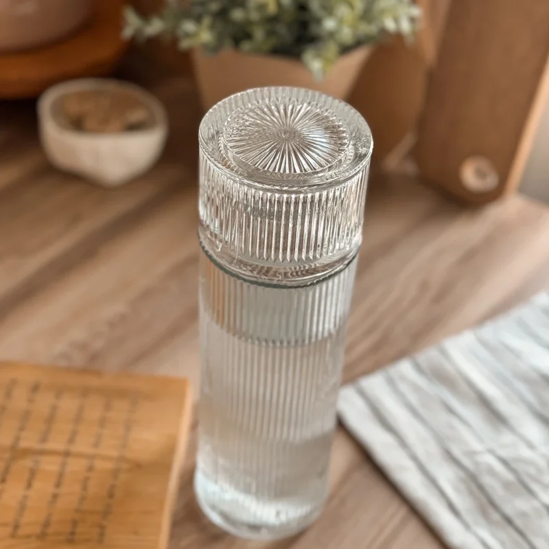 بطری لیوان دار شیاردار برای کنار تخت